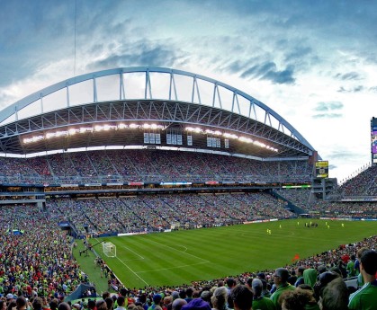 九游娱乐网页版-伦敦马拉松热潮不断，选手挑战个人极限，伦敦马拉松2021视频